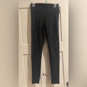 BuffBunny XL leggings in Onyx black.